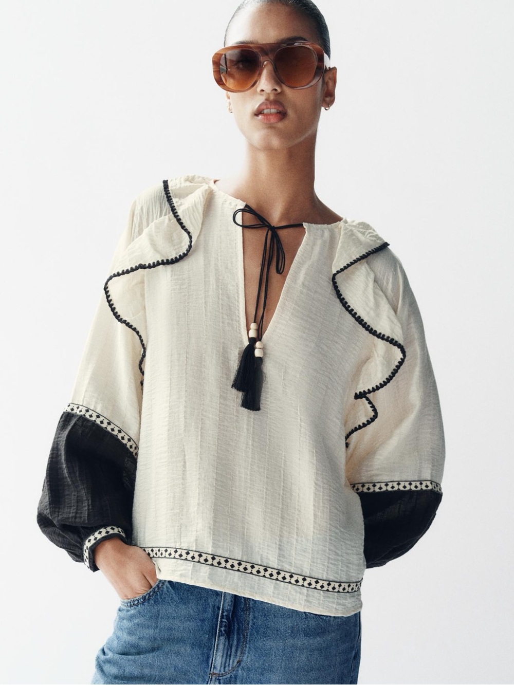 NWT Zara Woman Embroidery VOLUMINOUS RUFFLE BLOUSE Top Size M Medium